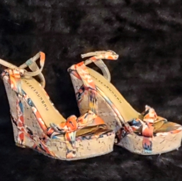 Women's Platform wedge Sandals by Chinese Laundry, Size 6. - Picture 1 of 9